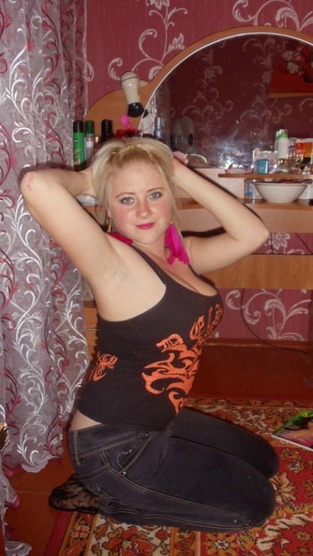 Светка, коза блин, фоткай давай, я же позирую