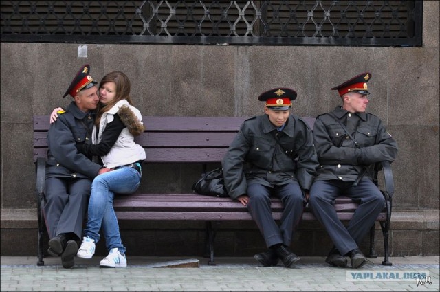 Милиция нас бережет!