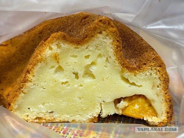 Быстро-вкусно: пирог на сметане с персиками