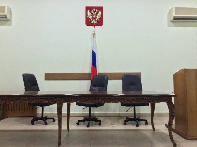 Вот ведь гад, а? Не хочет содержать чужого ребенка!