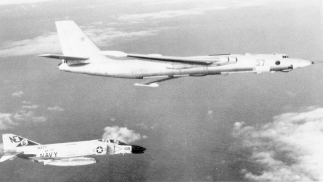 Стратегический реактивный бомбардировщик М-4 «Бизон»-первая серийная машина Мясищева