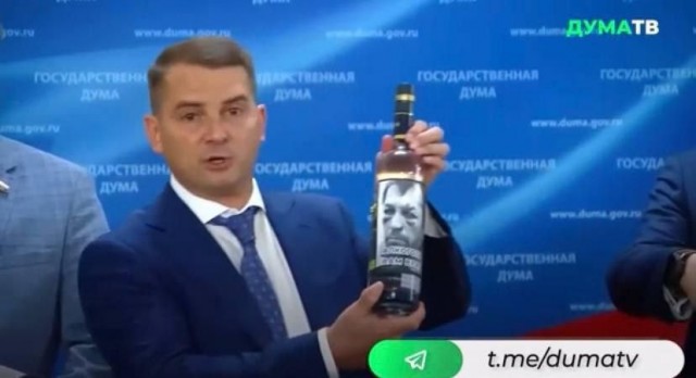 ЛДПР предложила наклеивать на бутылки водки спившиеся лица бомжей