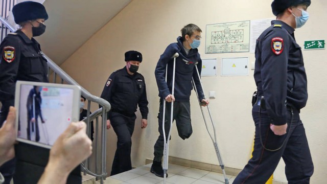 В Забайкалье избили участника СВО, потерявшего в бою ногу, пишут в местных соцсетях.