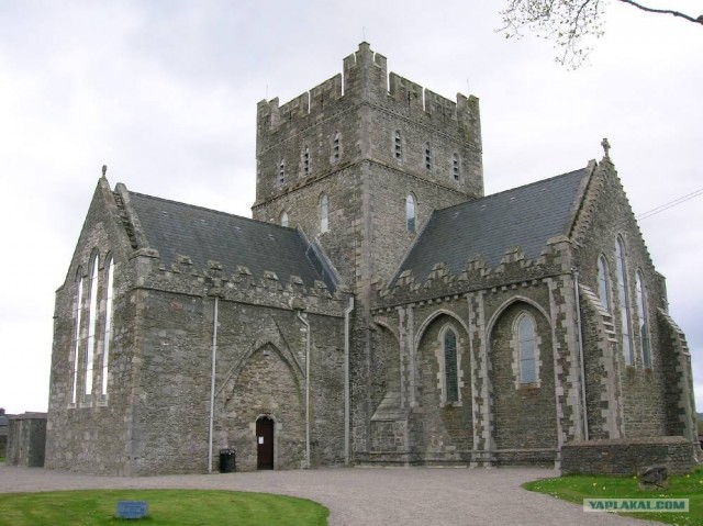 Kildare Ireland, церковь 13-го века.