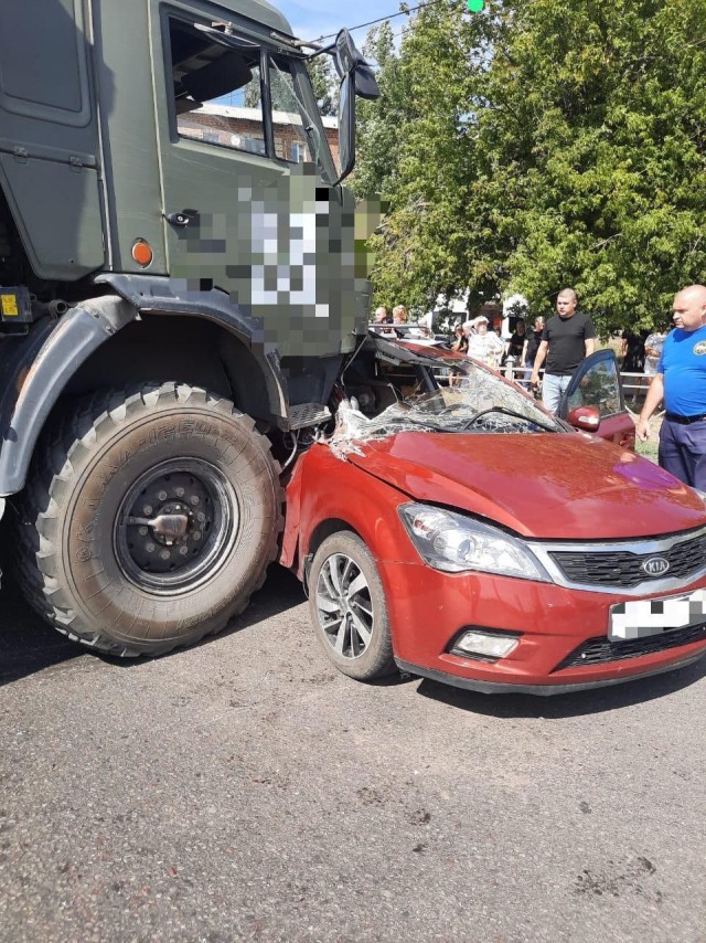 Мать с 6-летним сыном погибли, еще трое детей пострадали в ДТП с военным грузовиком