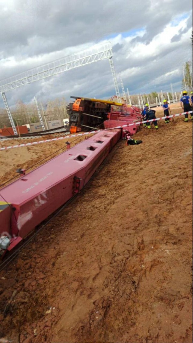 Ремонтный поезд сошел с рельсов в поселении Новофедоровское в Новой Москве