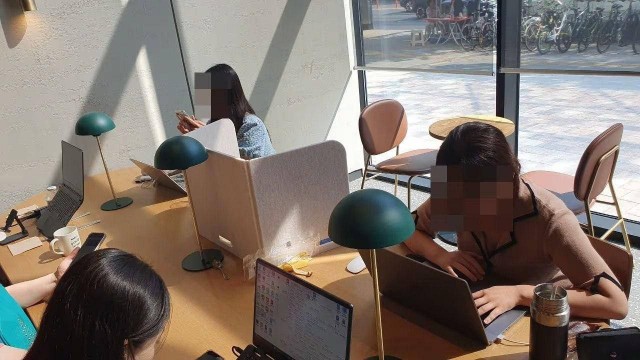 Южнокорейский Starbucks запретил приносить в кафе офисное оборудование