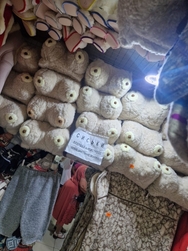 А куда она сиськи дела?