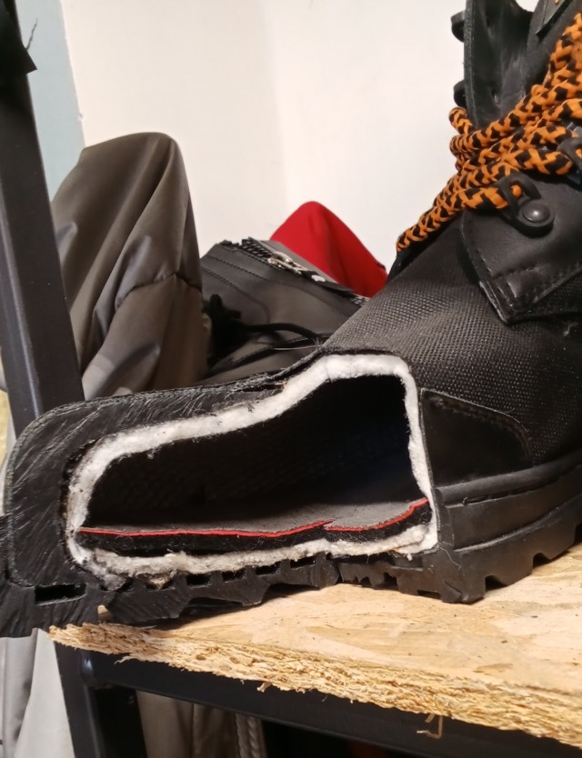 Популярный бренд Dr. Martens представил коллекцию обуви совместно с сериалом «Уэнсдей».