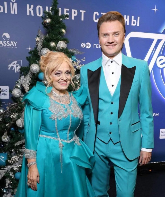 Тучи низкие прячут лунный свет. Полететь бы мне, да вот крыльев нет