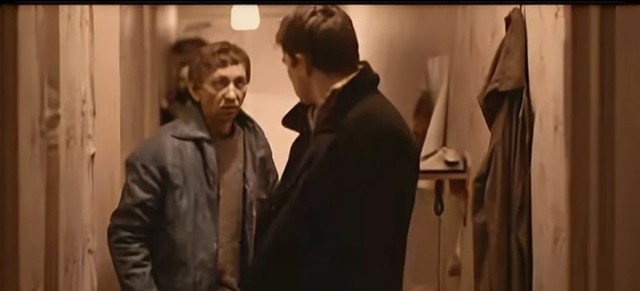 Подарок на днюху богатому человеку?