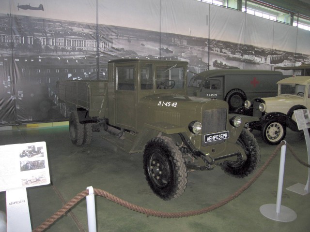 Выставка военных автомобилей. ПО "Ленрезерв", СПб.