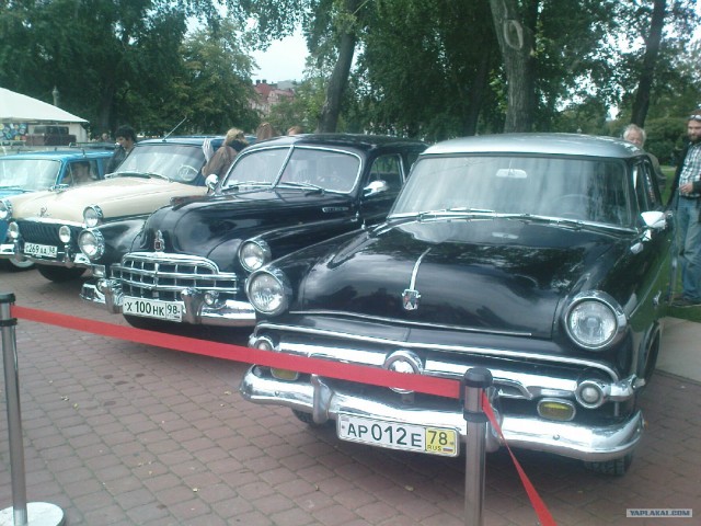 Авто Вернисаж на Неве.