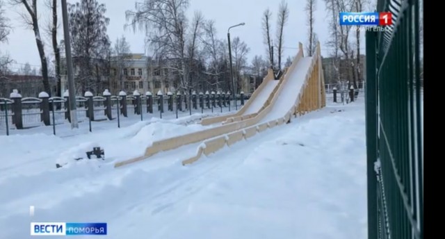 Деревянную горку за 6 млн рублей установили в Северодвинске