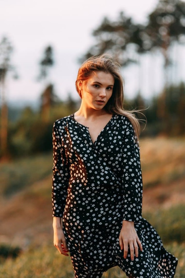 Девушки в Коротких Юбочках и Платьях