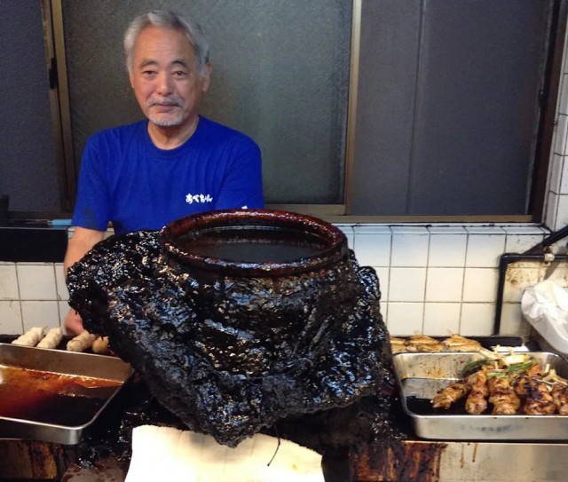«Будто из Чернобыля». В японском ресторане кастрюлю не мыли 60 лет