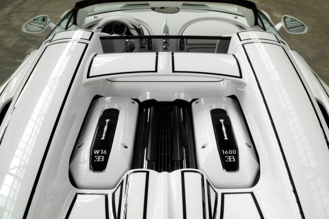 Bugatti W16 Mistral Blanc Eternel: мощность 1578 л.с. и отделка из настоящего королевского фарфора