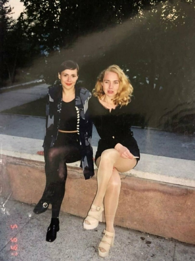 Девчата из 90-х и 00-х