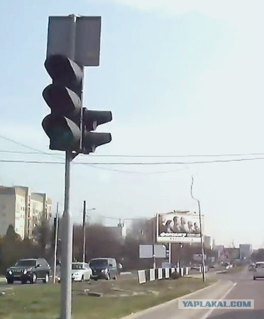 Сбил девчонок на переходе