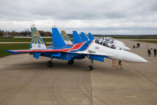 "Русские витязи" получили Су-30СМ