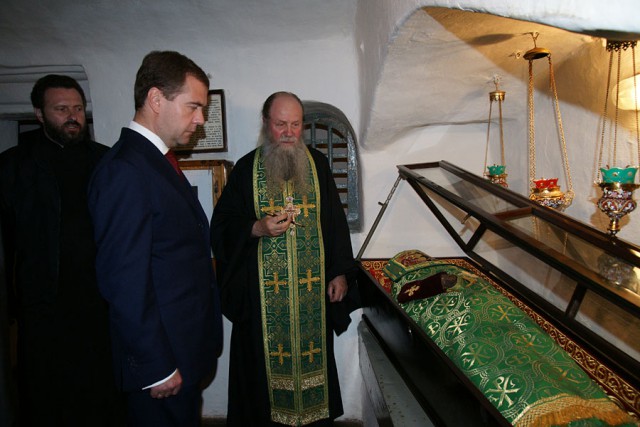 Зюганов отказался извиняться за слова об отказе захоронить Ленина