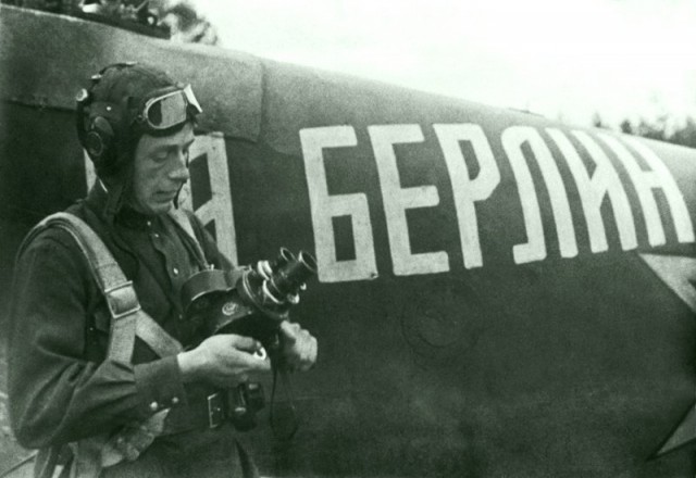 ИЛ-2 - бронированный самолет штурмовой авиации Великой Отечественной войны