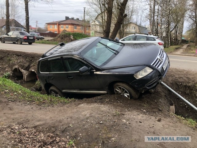 Бухой водятел у дома