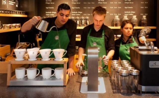 Сеть Starbucks приостанавливает свой  бизнес в России
