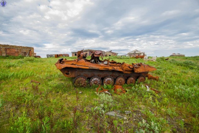 Заброшенный на о.Кильдин военный городок 2-го дивизиона 616-го ОБРП