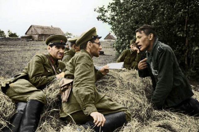 Фотографии связанных с историей Красной и Советской Армии.