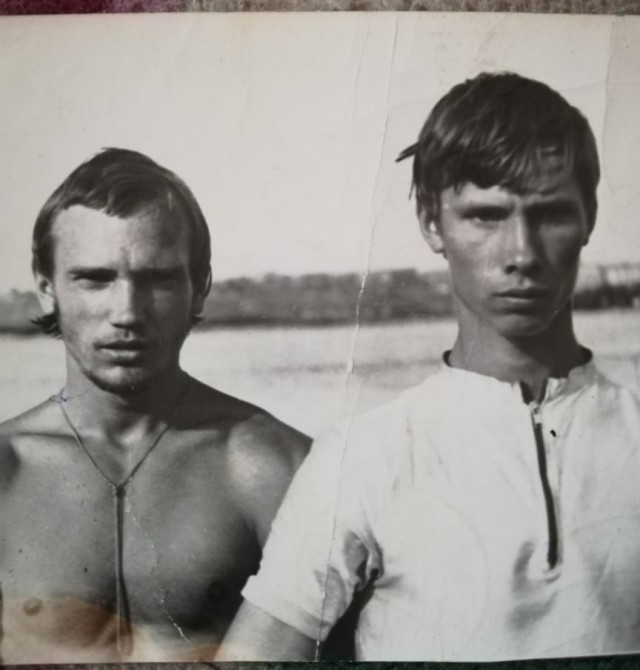 17 олдскульных фотографий мам и пап, показывающих, что в своё время они были ого-го
