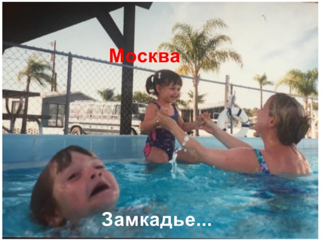 Москву продолжает заваливать обрушившимся снегом