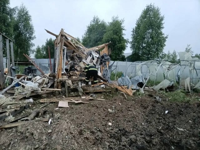 Беспилотник попал в жилую многоэтажку в подмосковном Жуковском.