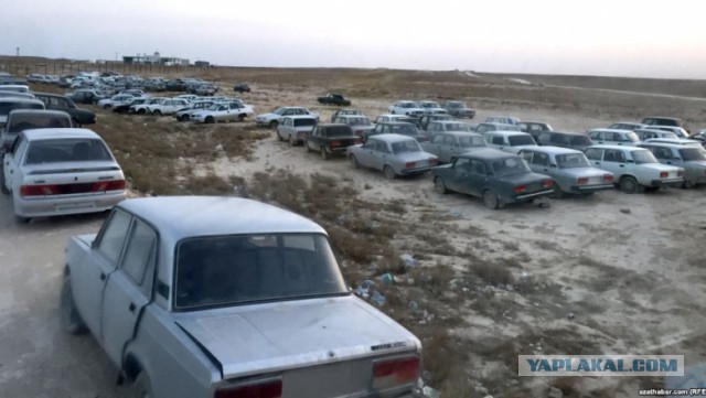 Свалка авто на туркмено-казахстанской границе