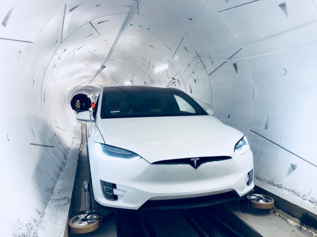 Маск открыл скоростной тоннель под Лос-Анджелесом