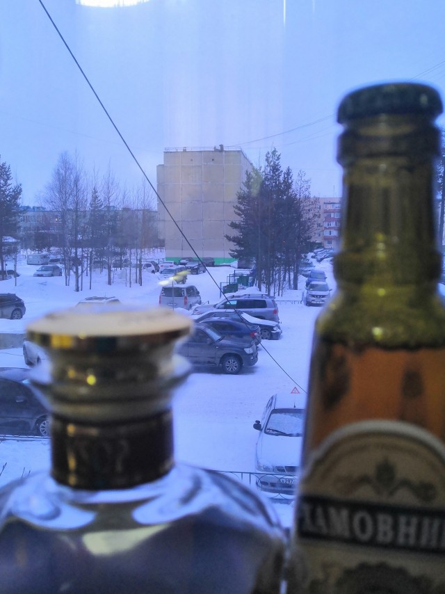 Давайте фото у кого какой вид из окна на оживленные улицы городов в настоящий момент