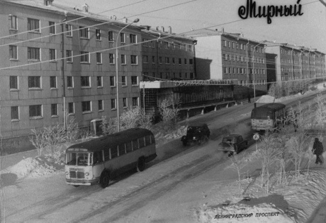 Фотографии прошлого с автомобилями, грузовиками и автобусами