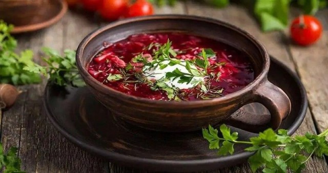 Чем русский борщ отличается от украинского?