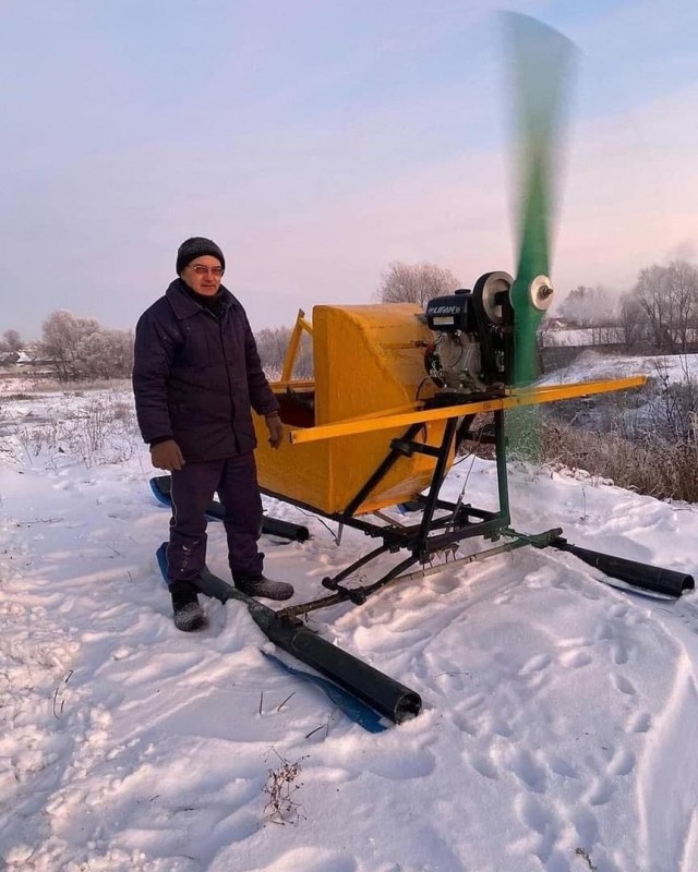 В селе Новый Кинер в Татарстане местный житель сделал себе аэросани, чтобы удобнее было по снегу передвигаться