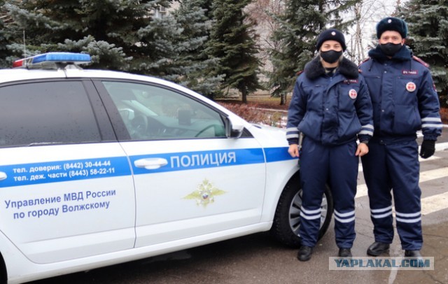 В Волгоградской области для задержания нарушителя инспектор ДПС применила табельное оружие