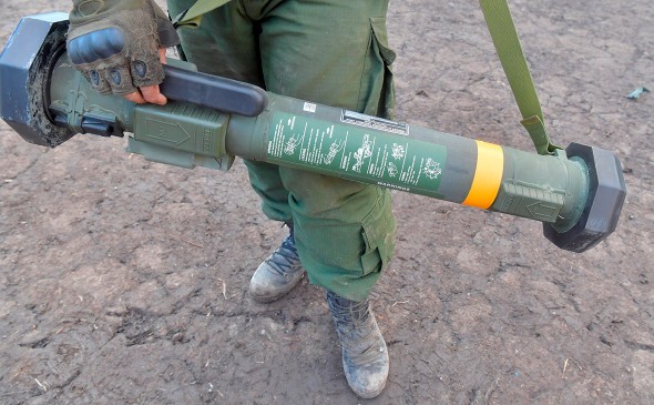 Шойгу предложил передать ДНР и ЛНР захваченные комплексы Javelin и танки