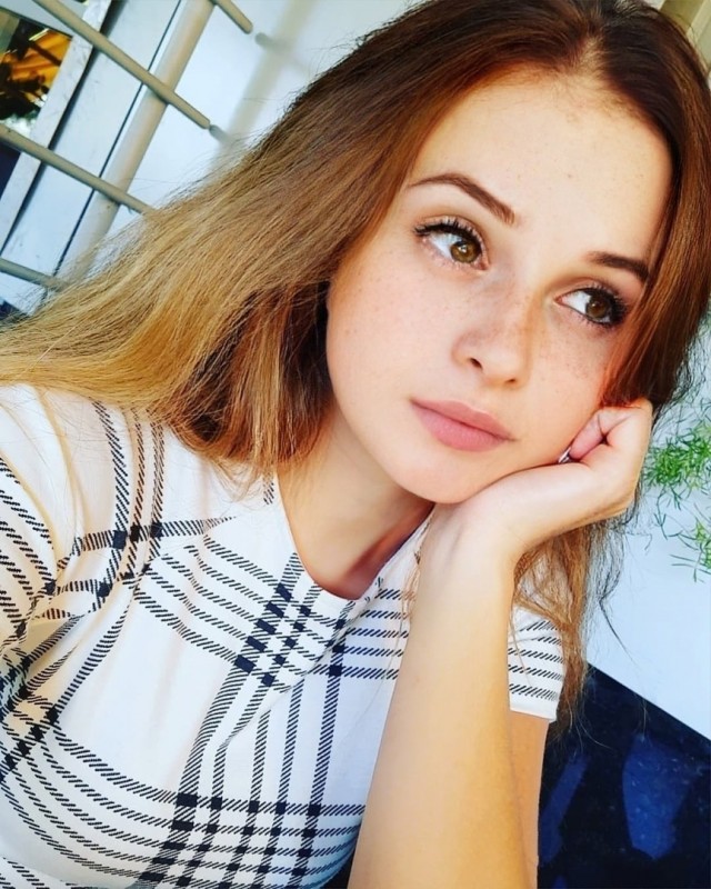 Симпатичные девушки в летних платьях 04.04.22