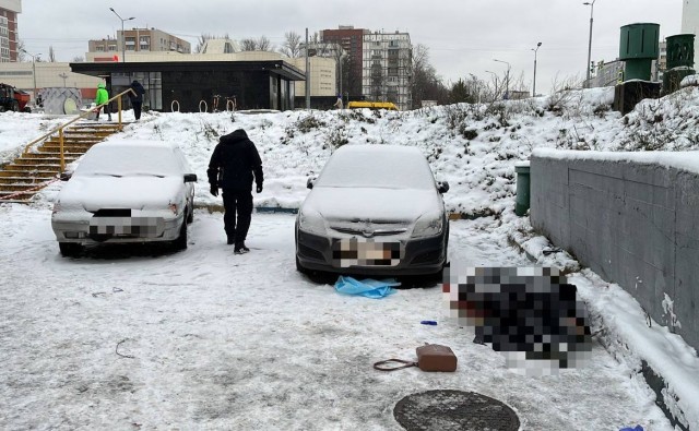 29-летнюю девушку нашли мёртвой рядом с её домом в Москве