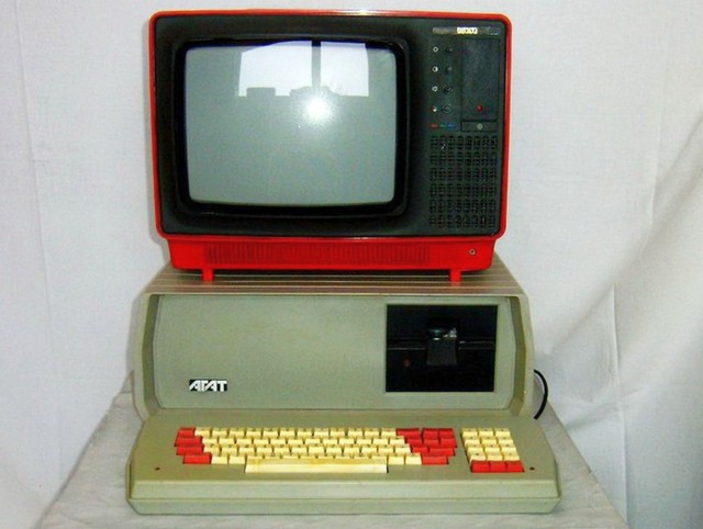 Как выглядели ноутбук микроволновка планшет в СССР
