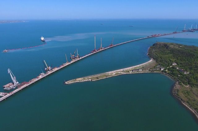 Киев решил конфисковать Керченский мост в счет долга "Газпрома"