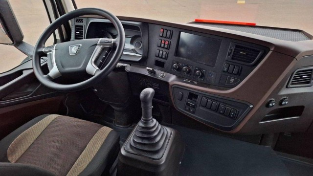 В России начали продавать экстремальный тягач КамАЗ-65954: 500 л.с., шесть колес и полный привод, цена - 10,5 млн рублей
