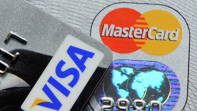 Владельцы карт Visa и Mastercard могут столкнуться с сокращением кешбэка