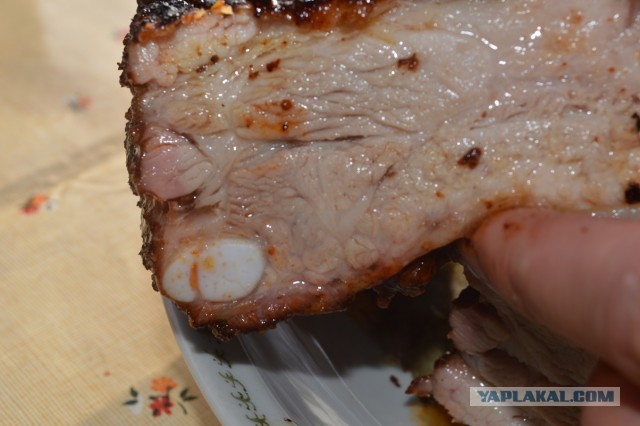 Копченые свиные ребрышки барбекю.