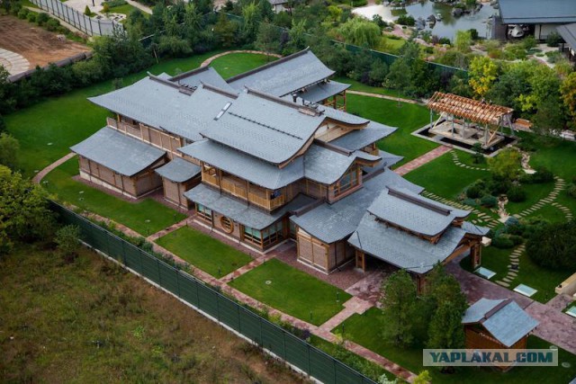 Фривольная парадная форма испанских легионеров