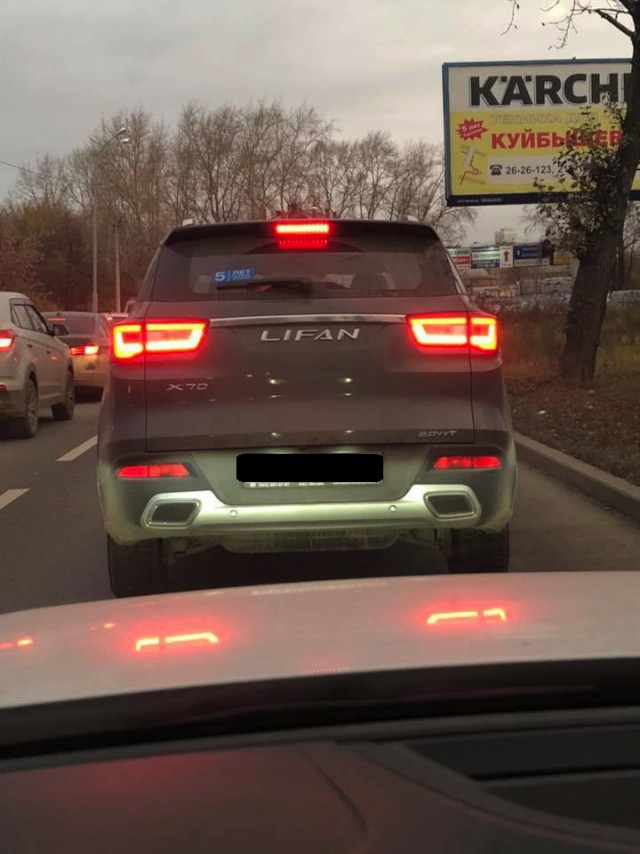 Почему бедные люди покупают дорогие авто?